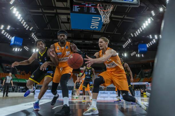 更因为杨鸣 更因为杨鸣