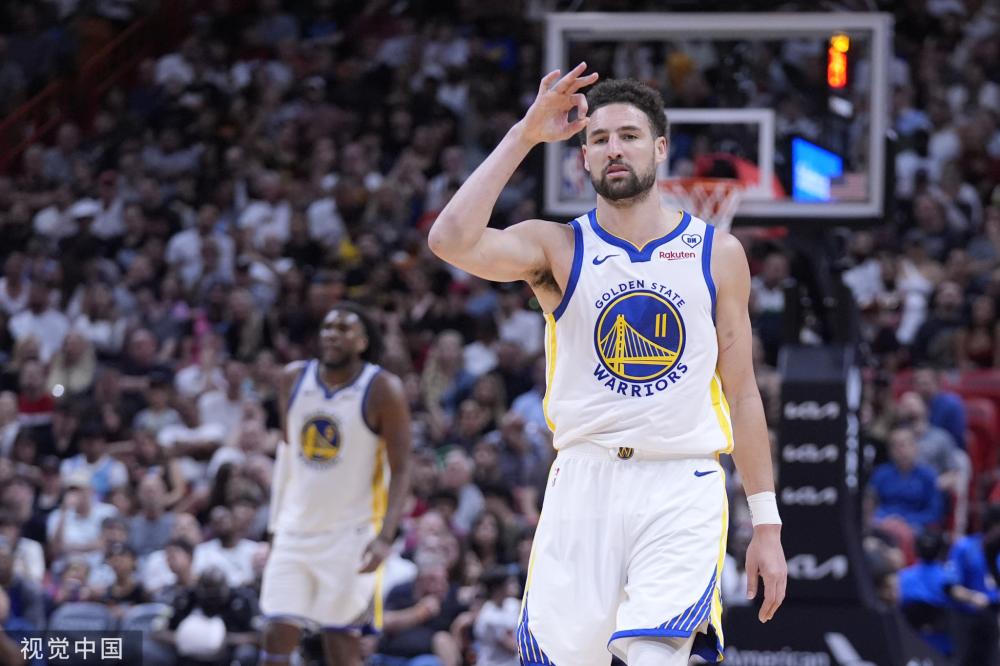 由队长与两 由队长与两